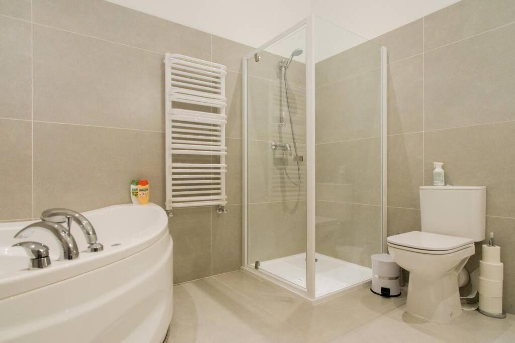 Modern & Spacious 80M2 Apartment In Riga Old Town Exterior photo