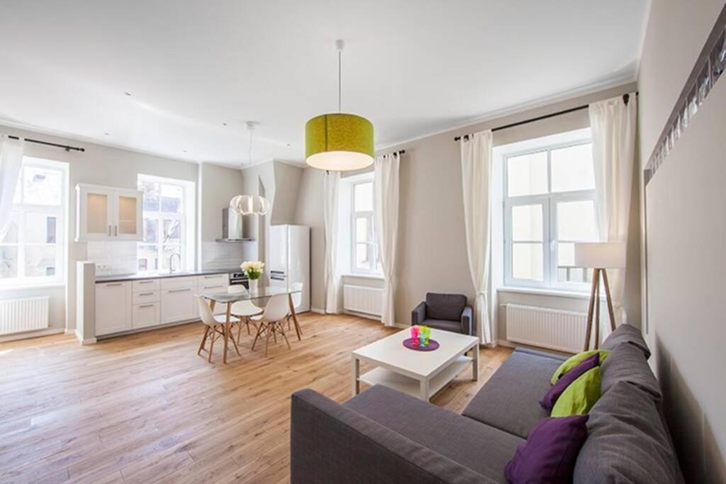 Modern & Spacious 80M2 Apartment In Riga Old Town Exterior photo