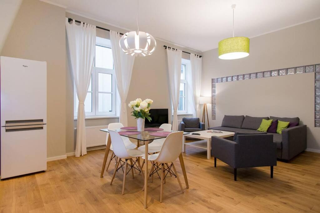 Modern & Spacious 80M2 Apartment In Riga Old Town Exterior photo